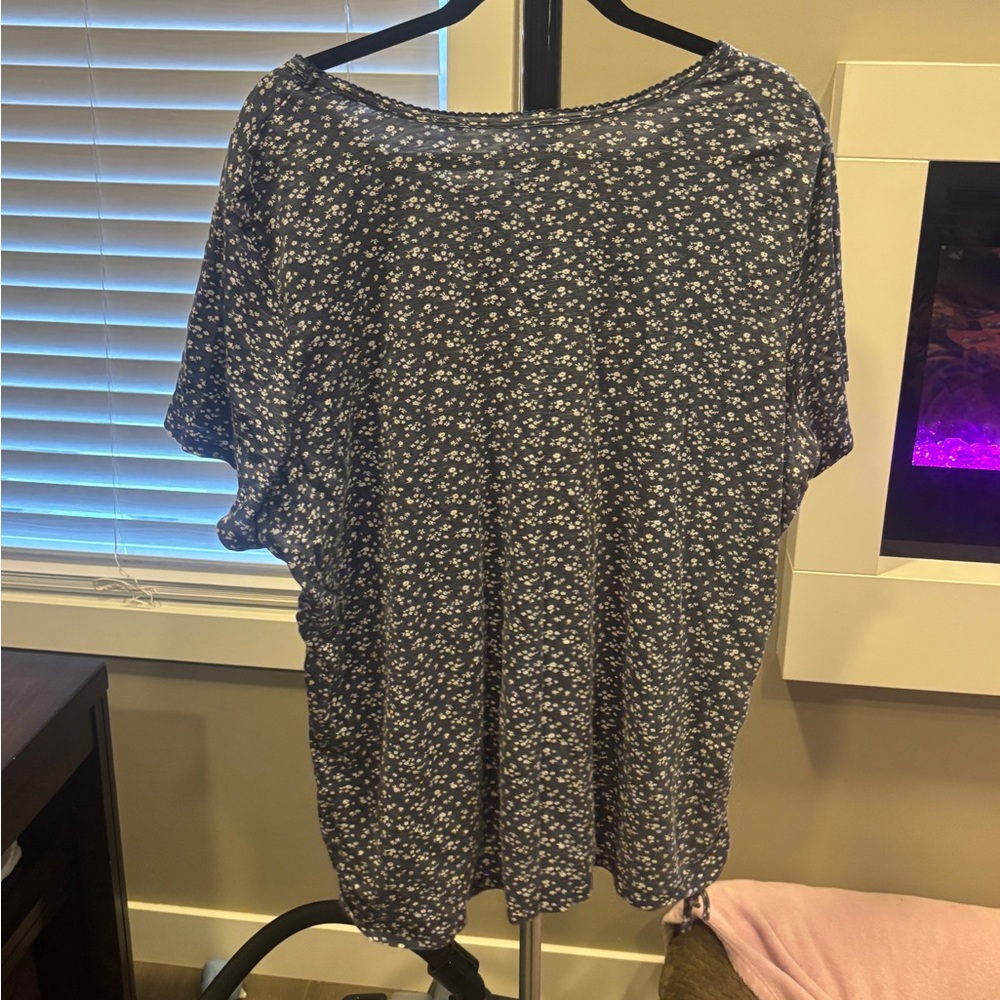 Scoop Neck Short Sleeve Tee in Dusty Blue Floral - Picture 5 of 5